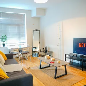 https://apt-lovely-spacious-at-temple-bar.dublin-hotelsweb.com